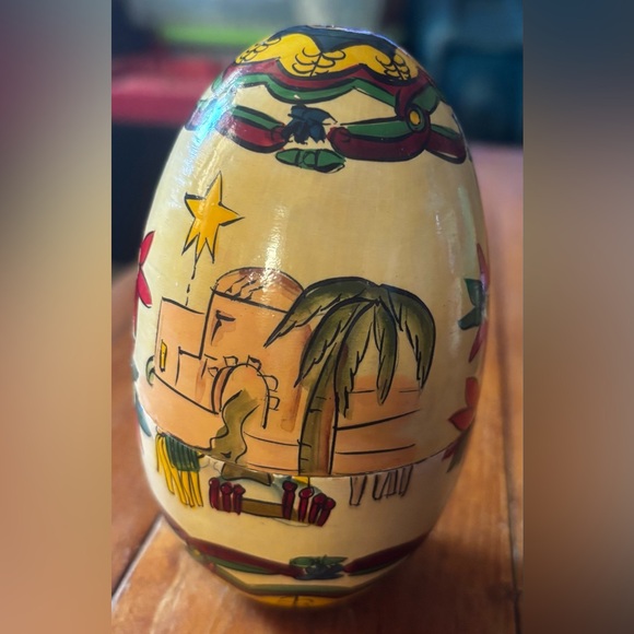 VNTG - Terry Village, Hand Painted, Wooden Nesting Eggs, Nativity/Poinsettia - Picture 8 of 15